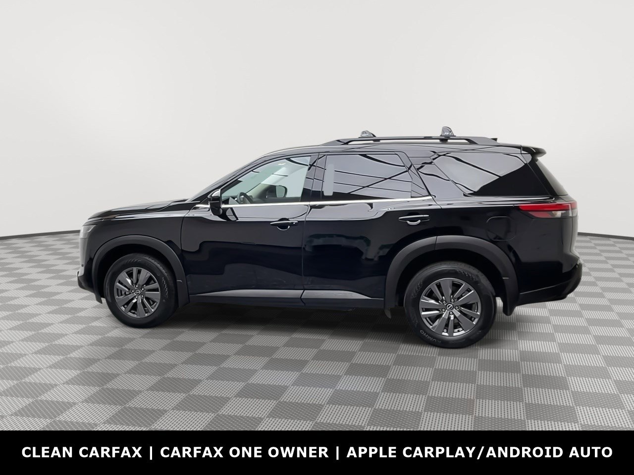 Used 2025 Nissan Pathfinder SV image 34