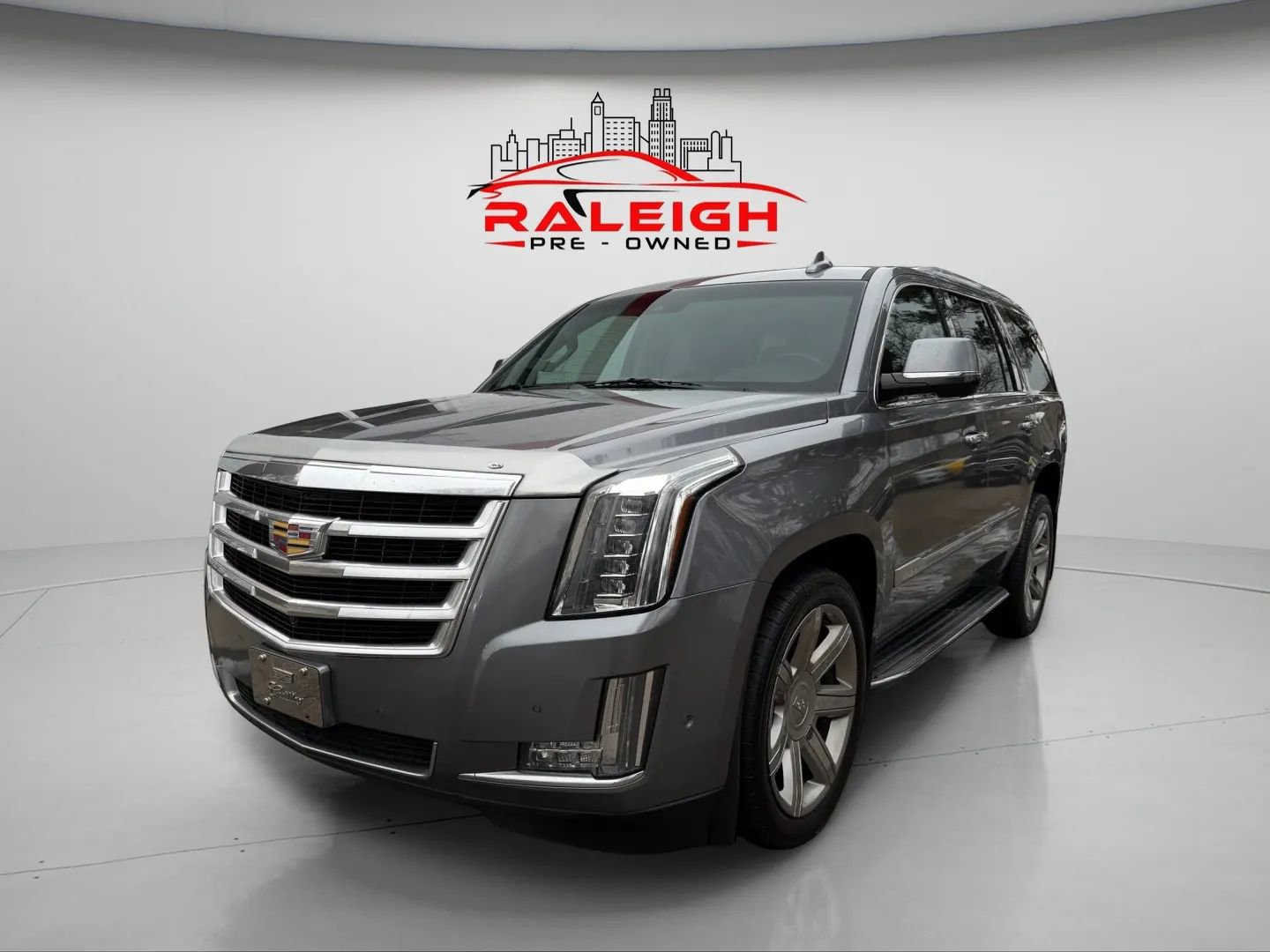 Used 2018 Cadillac Escalade Luxury image 2