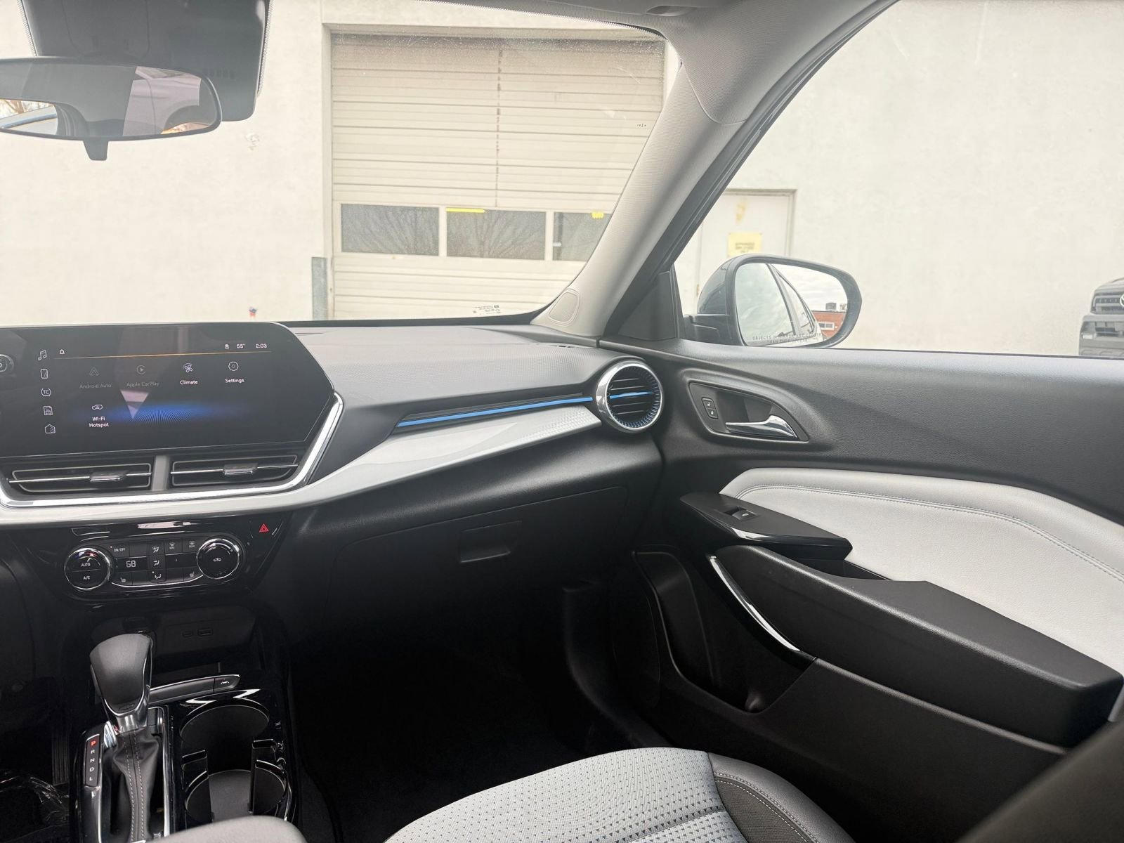 Used 2025 Chevrolet Trax LT w/ LT Convenience Package image 34