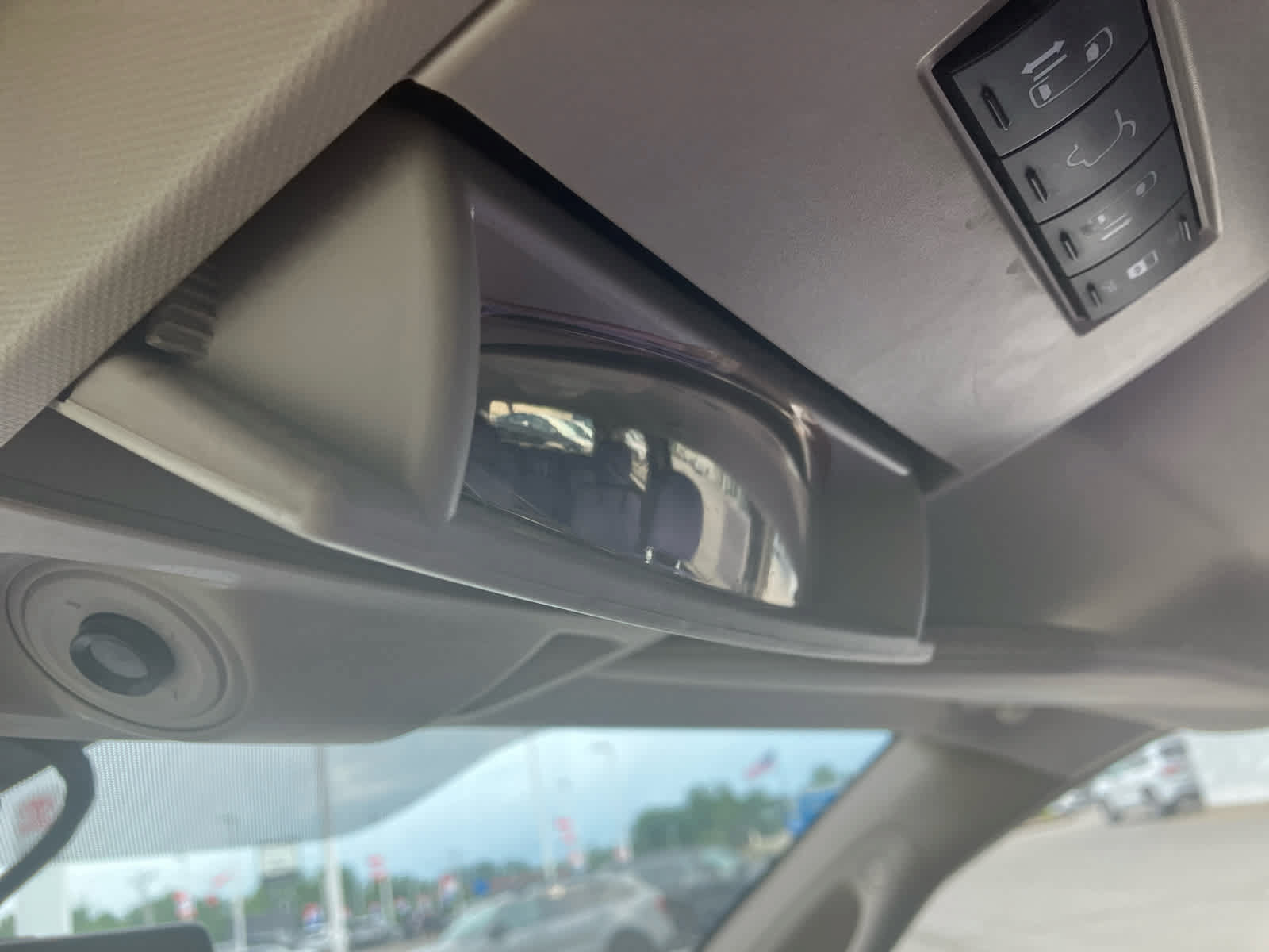 Used 2013 Chrysler Town & Country Touring FWD image 18
