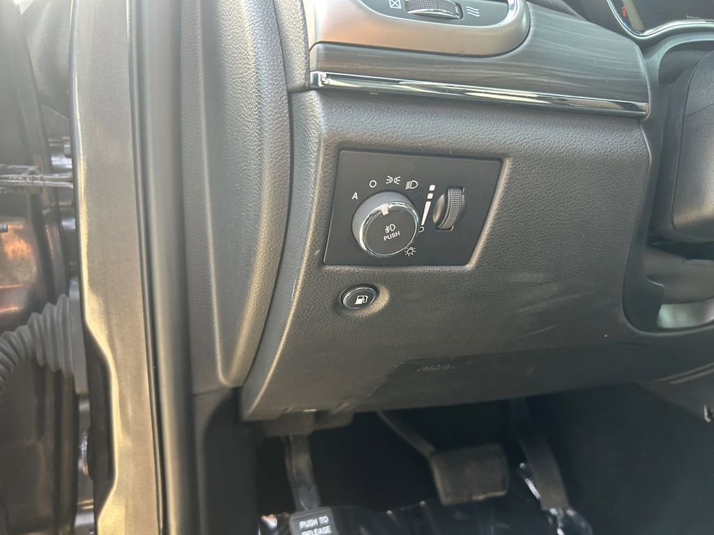 Used 2019 Jeep Grand Cherokee Limited AWD/4WD image 19