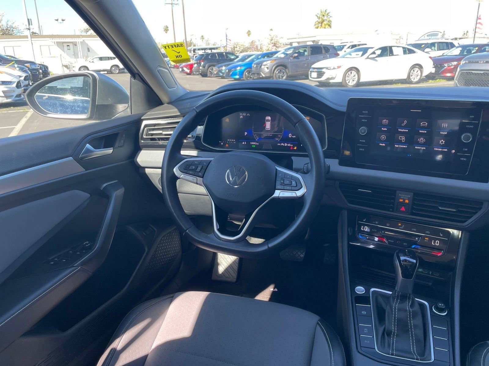 Used 2025 Volkswagen Jetta SE image 34