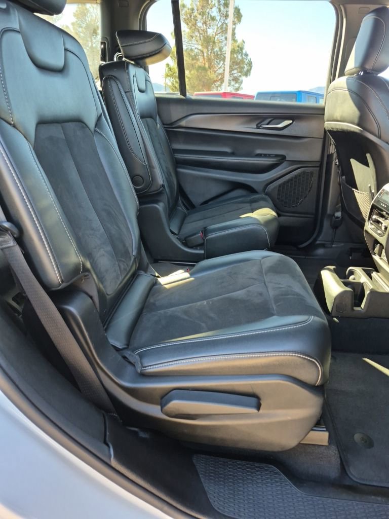 Used 2023 Jeep Grand Cherokee L Laredo AWD/4WD image 34