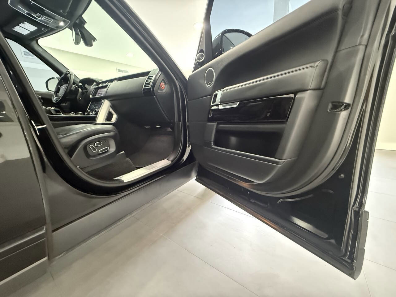 Used 2014 Land Rover Range Rover Supercharged AWD/4WD image 10