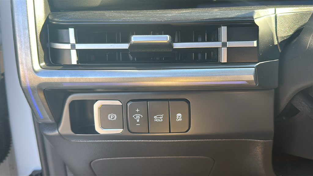 Certified 2025 Hyundai Santa Fe Limited FWD image 20