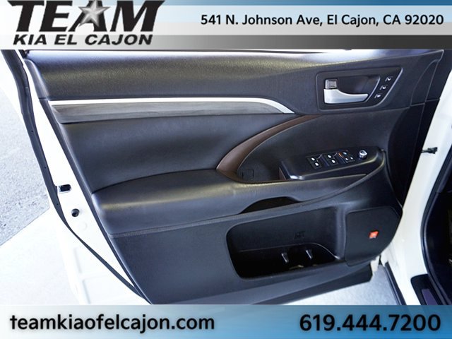Used 2019 Toyota Highlander Limited FWD image 28