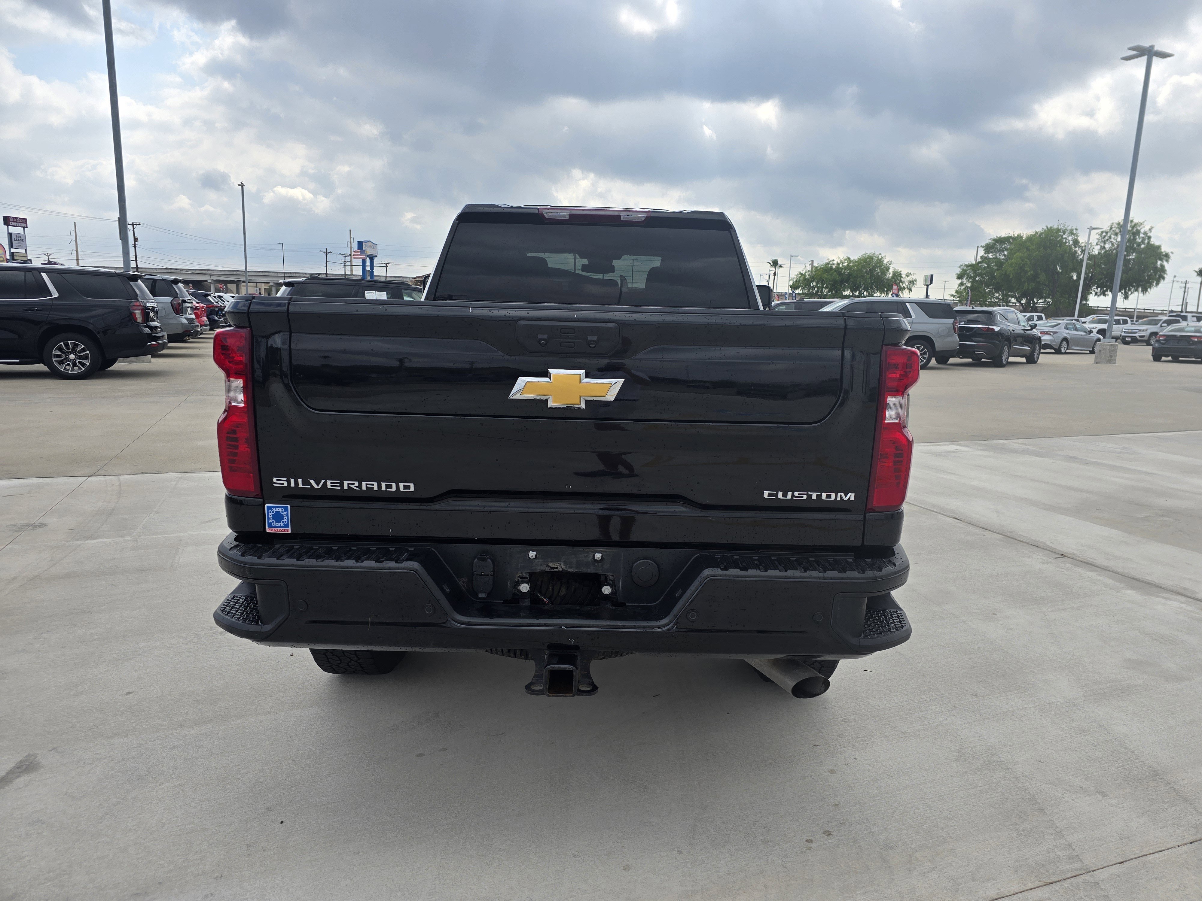 Used 2024 Chevrolet Silverado 2500 Custom w/ Custom Value Package image 4