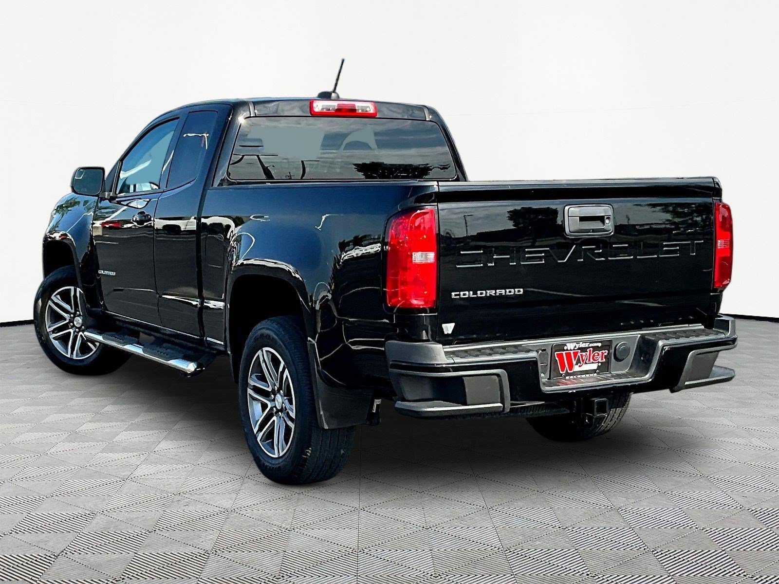 Used 2022 Chevrolet Colorado W/T w/ Custom Special Edition RWD image 4
