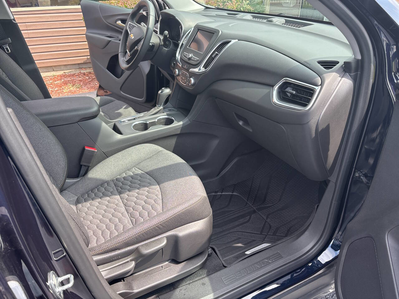 Used 2020 Chevrolet Equinox LT w/ Driver Convenience Package image 8