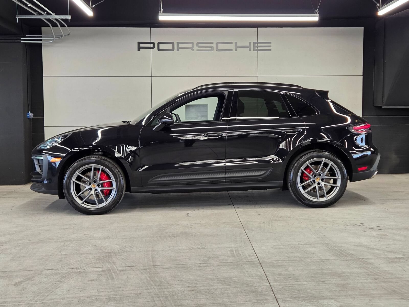 Certified 2026 Porsche Macan S AWD/4WD image 2