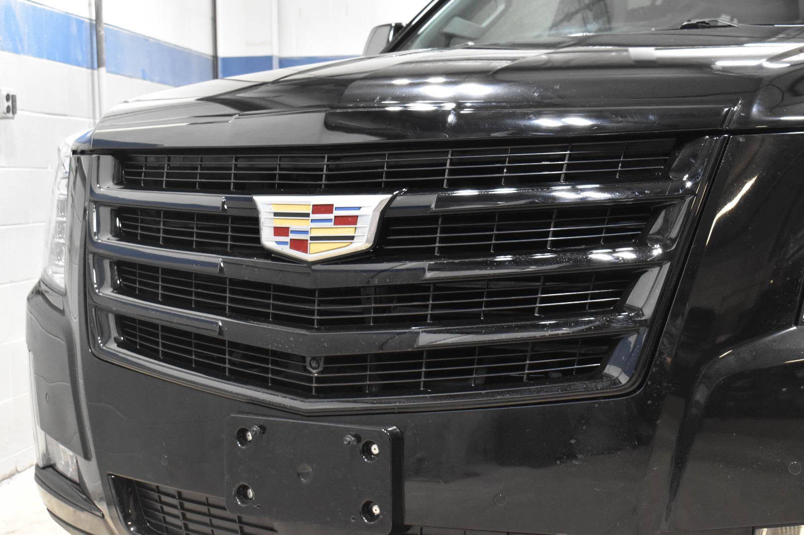 Used 2019 Cadillac Escalade Premium Luxury image 18