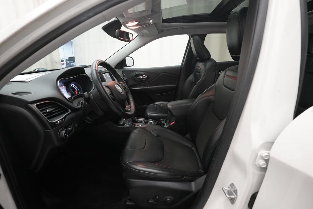Used 2019 Jeep Cherokee Trailhawk w/ Comfort/Convenience Group AWD/4WD image 7