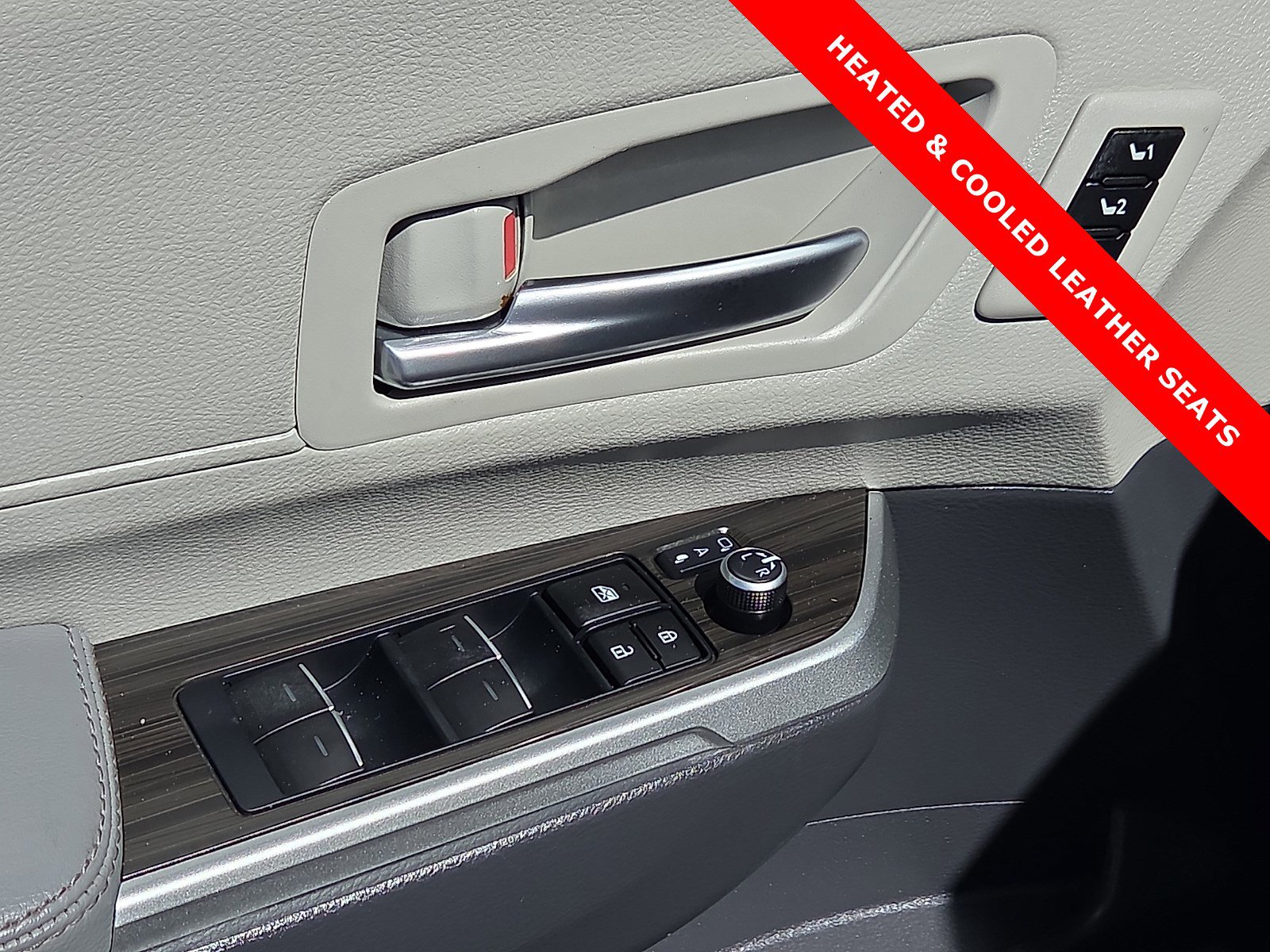Used 2023 Toyota Sienna Limited AWD/4WD image 15