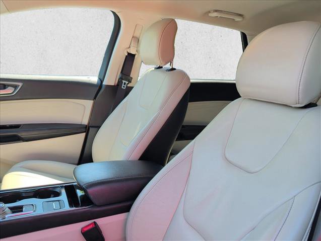 Used 2019 Ford Edge Titanium FWD image 11