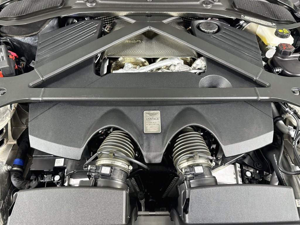 Used 2026 Aston Martin V8 Vantage Convertible RWD image 27