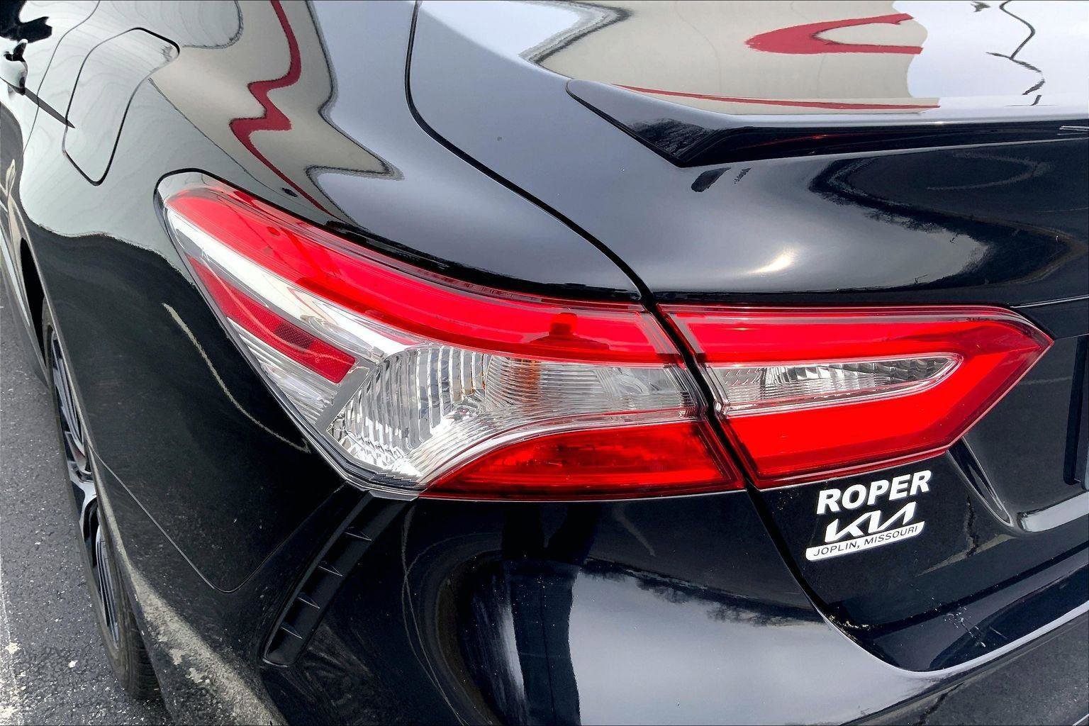 Used 2020 Toyota Camry SE w/ Convenience Package image 29