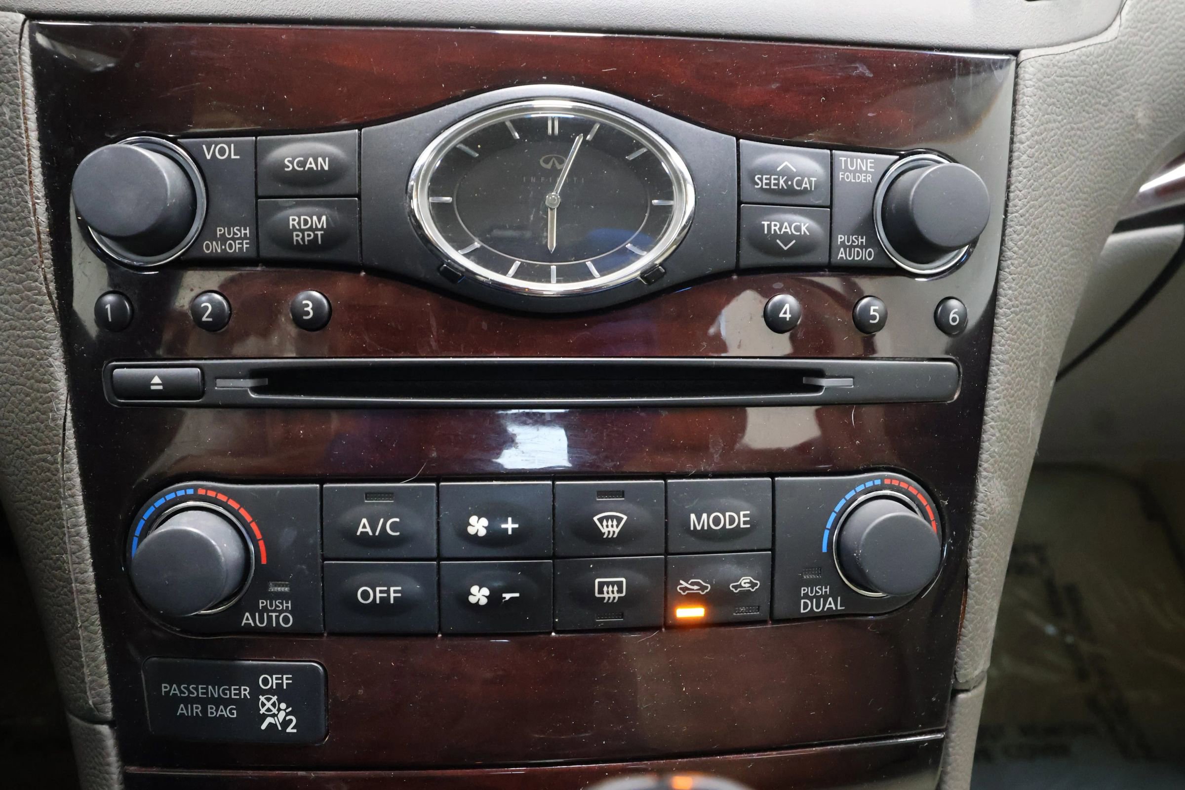 Used 2011 INFINITI G37 Journey w/ Premium Pkg image 24