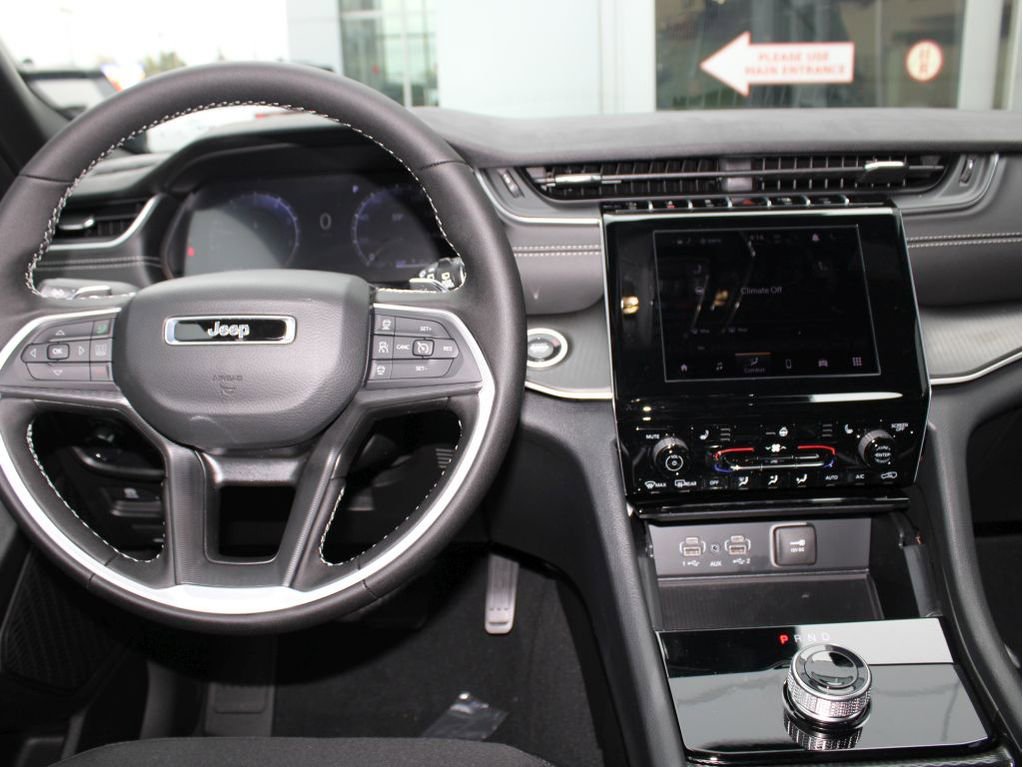 New 2025 Jeep Grand Cherokee Laredo X w/ Luxury Tech Group I image 12