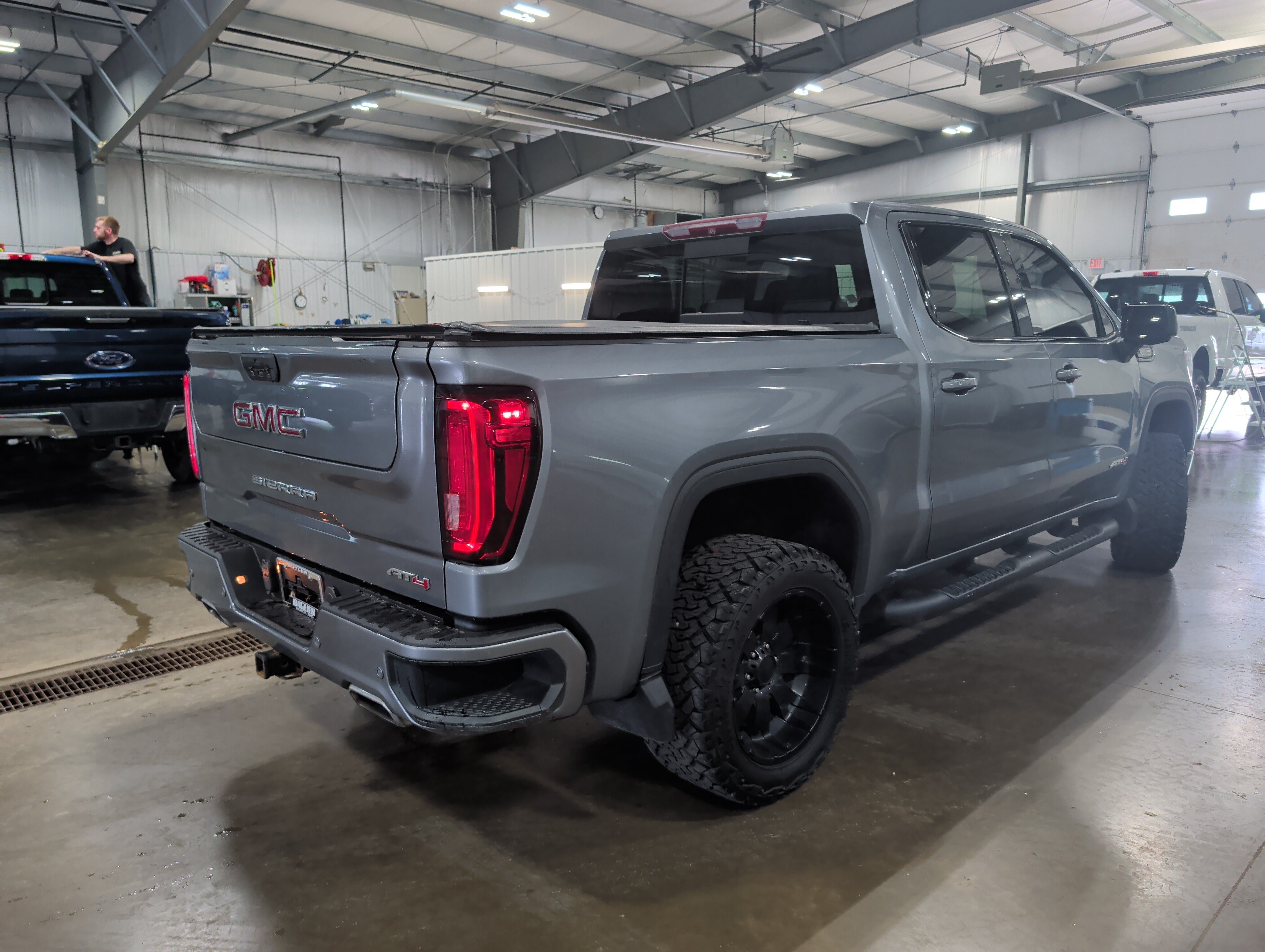 Used 2019 GMC Sierra 1500 AT4 w/ Technology Package AWD/4WD image 3