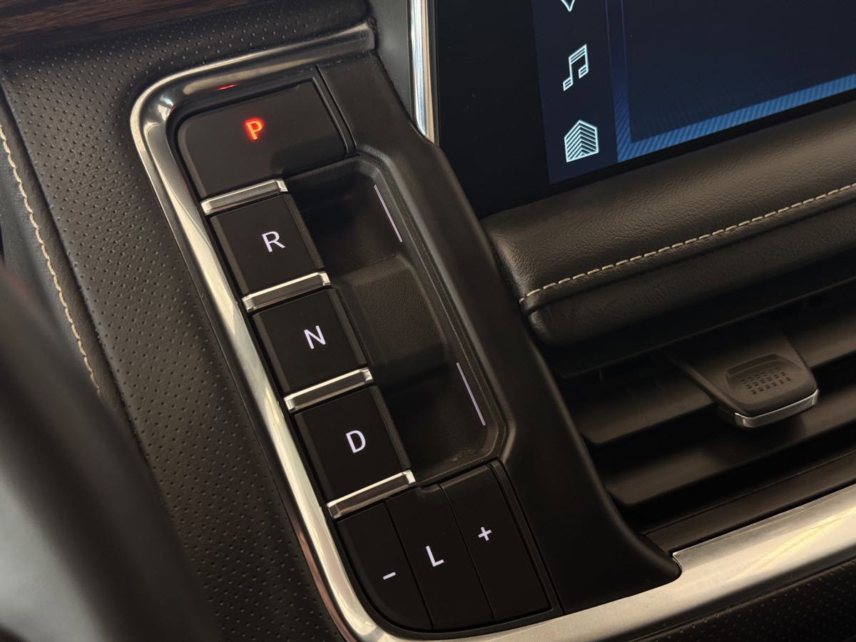 Used 2023 Chevrolet Suburban Premier image 57