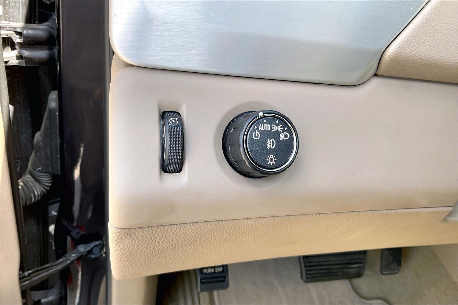 Used 2018 GMC Yukon SLT w/ Premium Edition RWD image 15