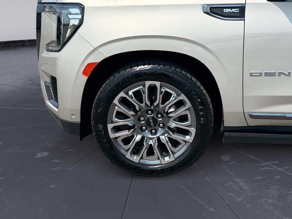 Used 2024 GMC Yukon Denali Ultimate AWD/4WD image 17