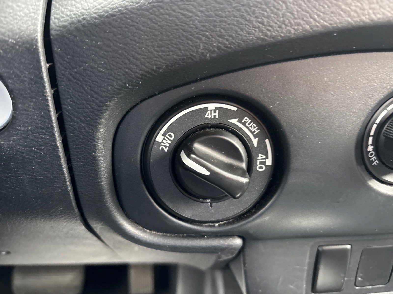 Used 2022 Nissan Frontier SV image 28