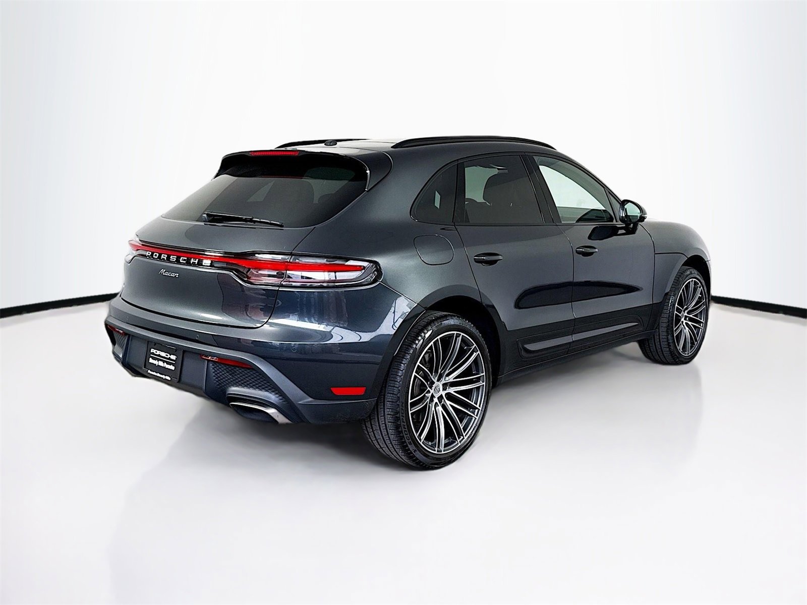 Used 2025 Porsche Macan image 9