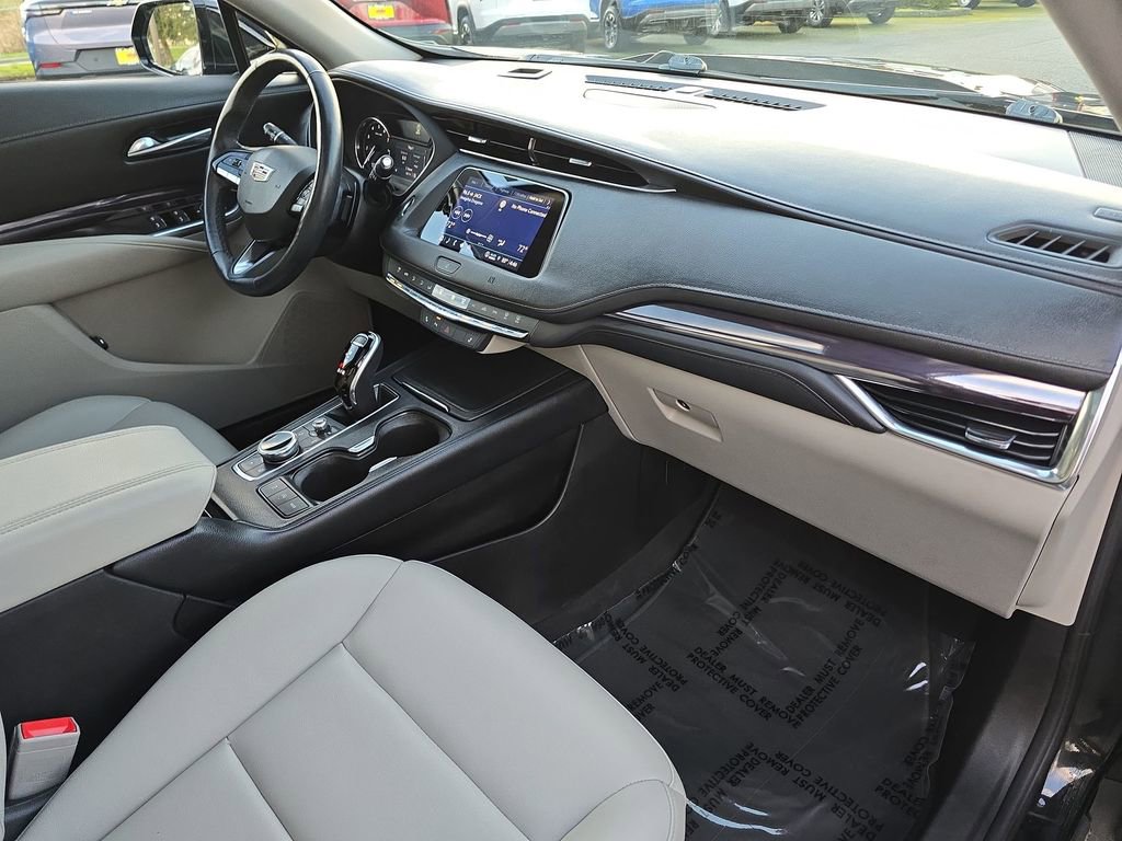 Used 2021 Cadillac XT4 Luxury w/ Cold Weather Package image 31