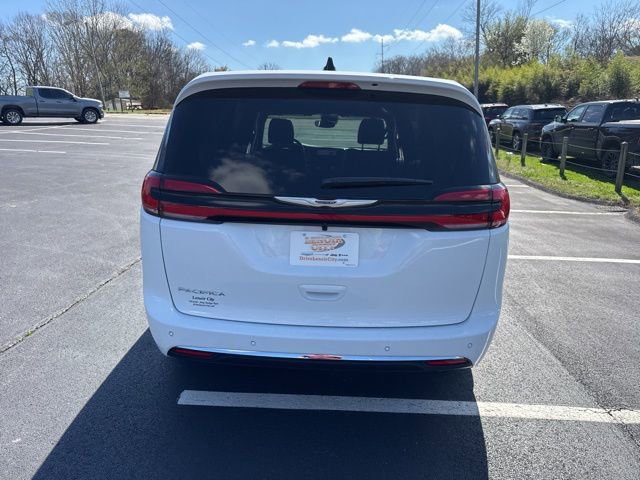 New 2026 Chrysler Pacifica Select image 6