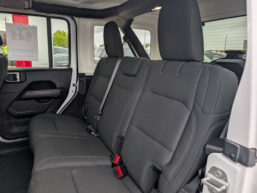 Used 2018 Jeep Wrangler Unlimited Sahara w/ Uconnect 4C Nav & Sound Group image 9