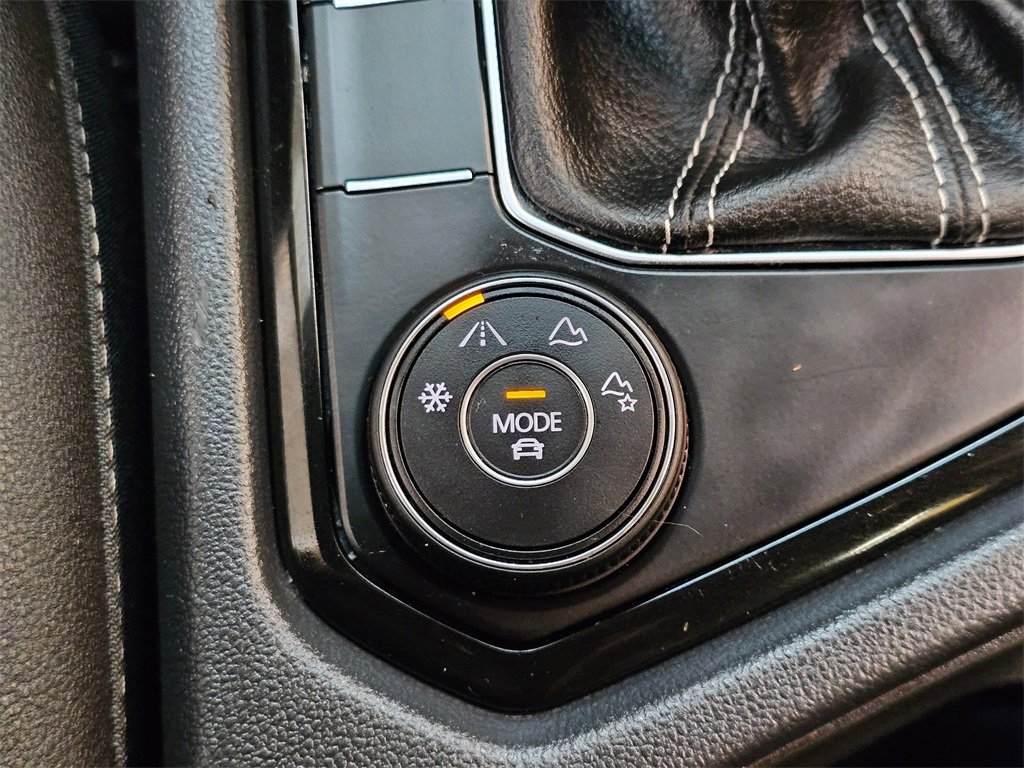 Used 2024 Volkswagen Taos SE image 28