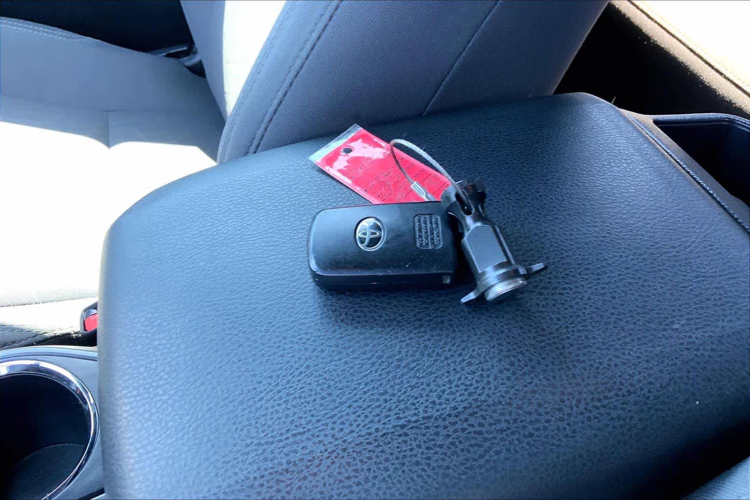 Used 2018 Toyota Tacoma TRD Off-Road image 14