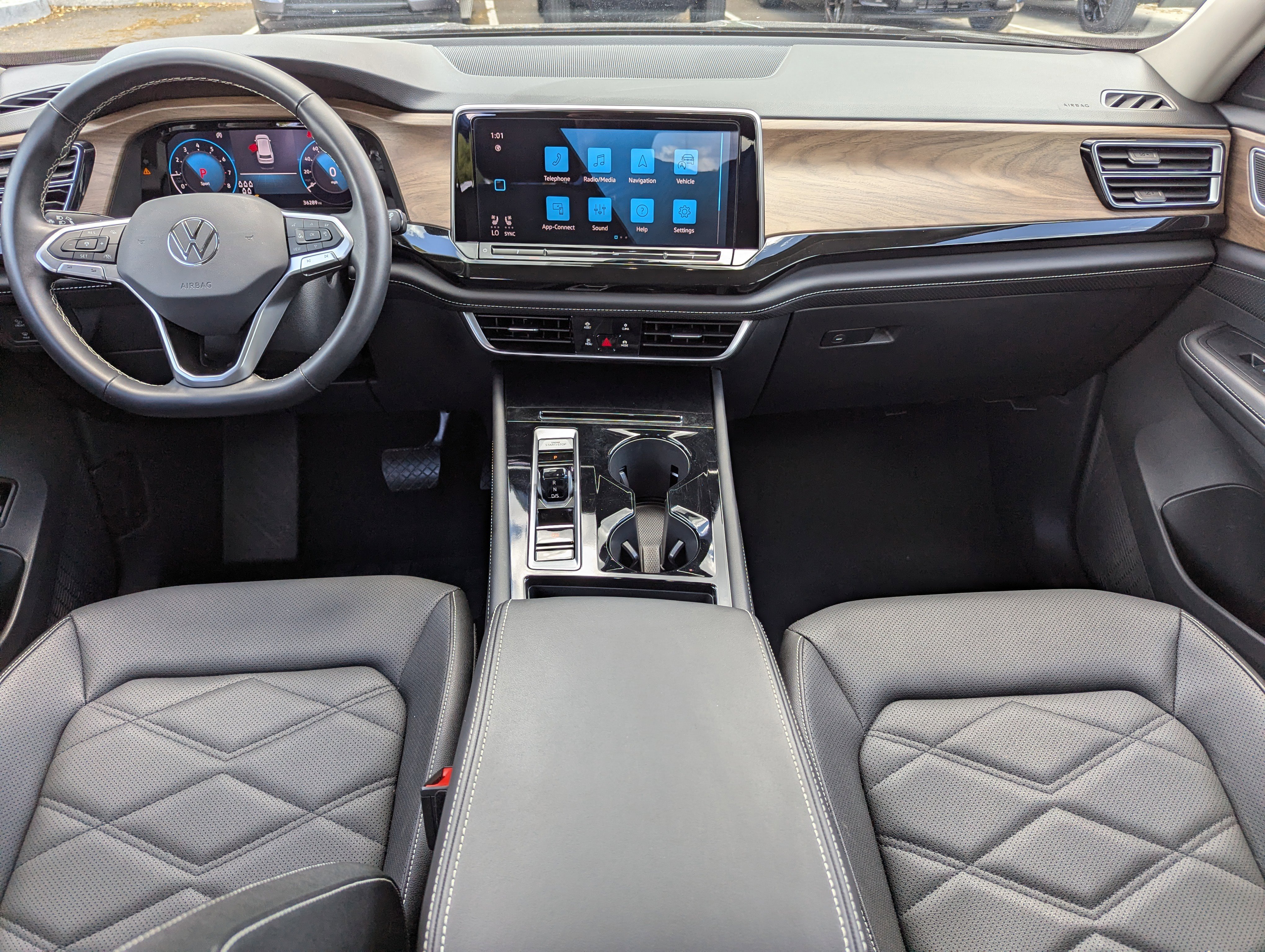 Used 2025 Volkswagen Atlas SE image 13
