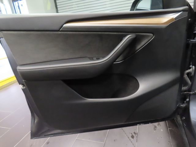 Used 2023 Tesla Model Y Long Range image 10
