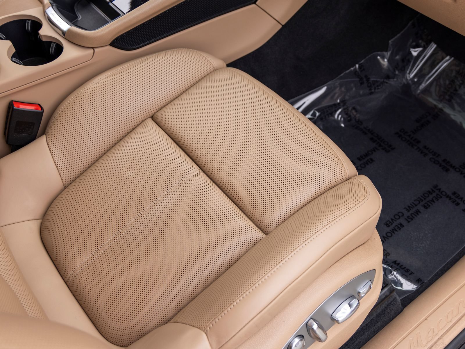 Certified 2023 Porsche Macan AWD/4WD image 62