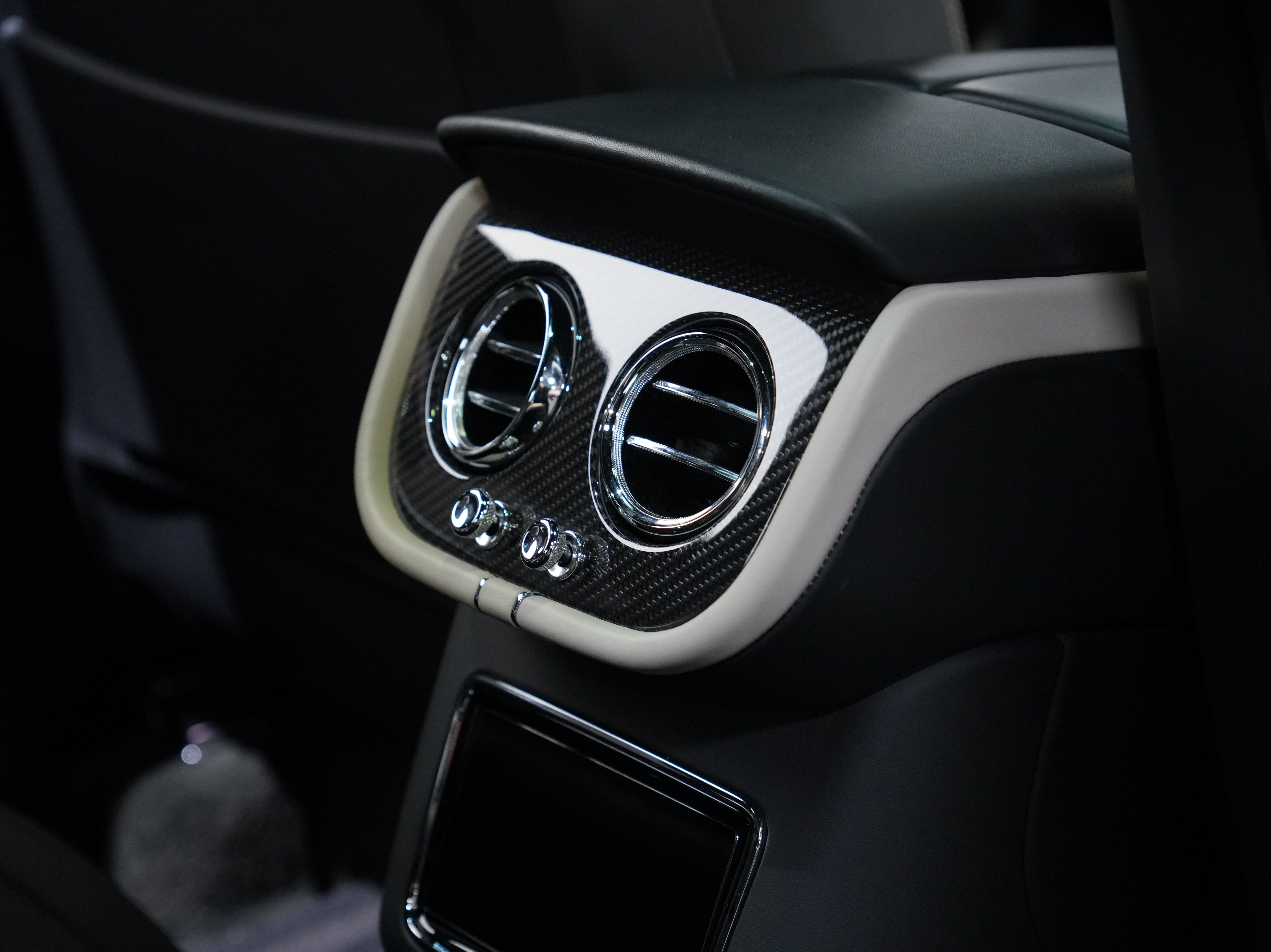 Used 2022 Bentley Bentayga image 40