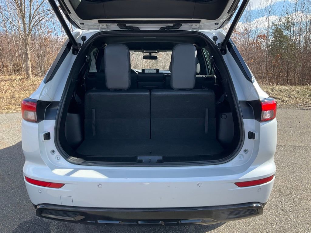 Used 2023 Mitsubishi Outlander SE Black Edition image 24