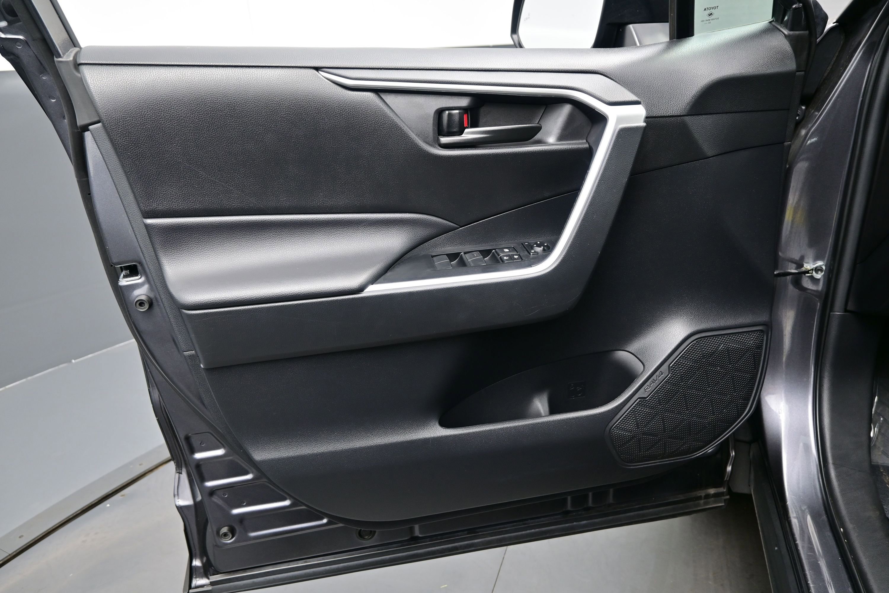 Used 2024 Toyota RAV4 LE AWD/4WD image 9