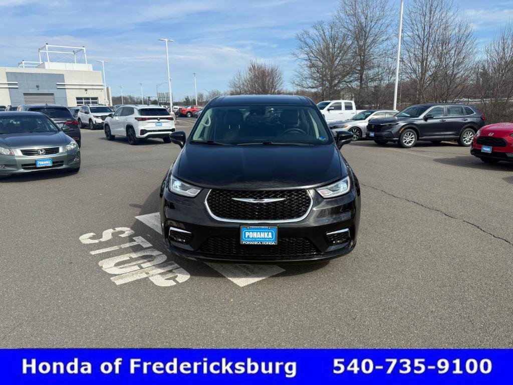 Used 2023 Chrysler Pacifica Touring-L image 9