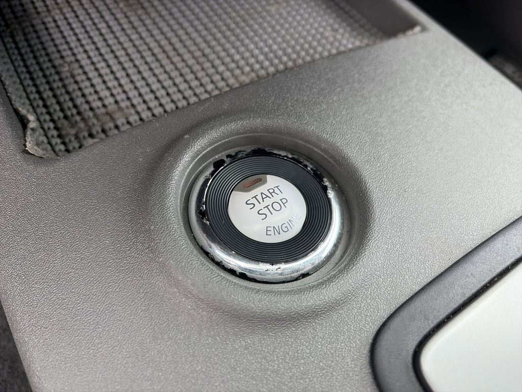 Used 2020 Nissan Frontier SV w/ Midnight Edition Floor Mats AWD/4WD image 28