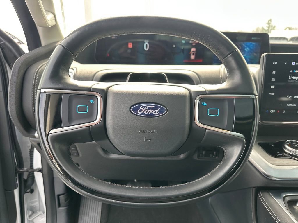 Used 2025 Ford Expedition Platinum image 19