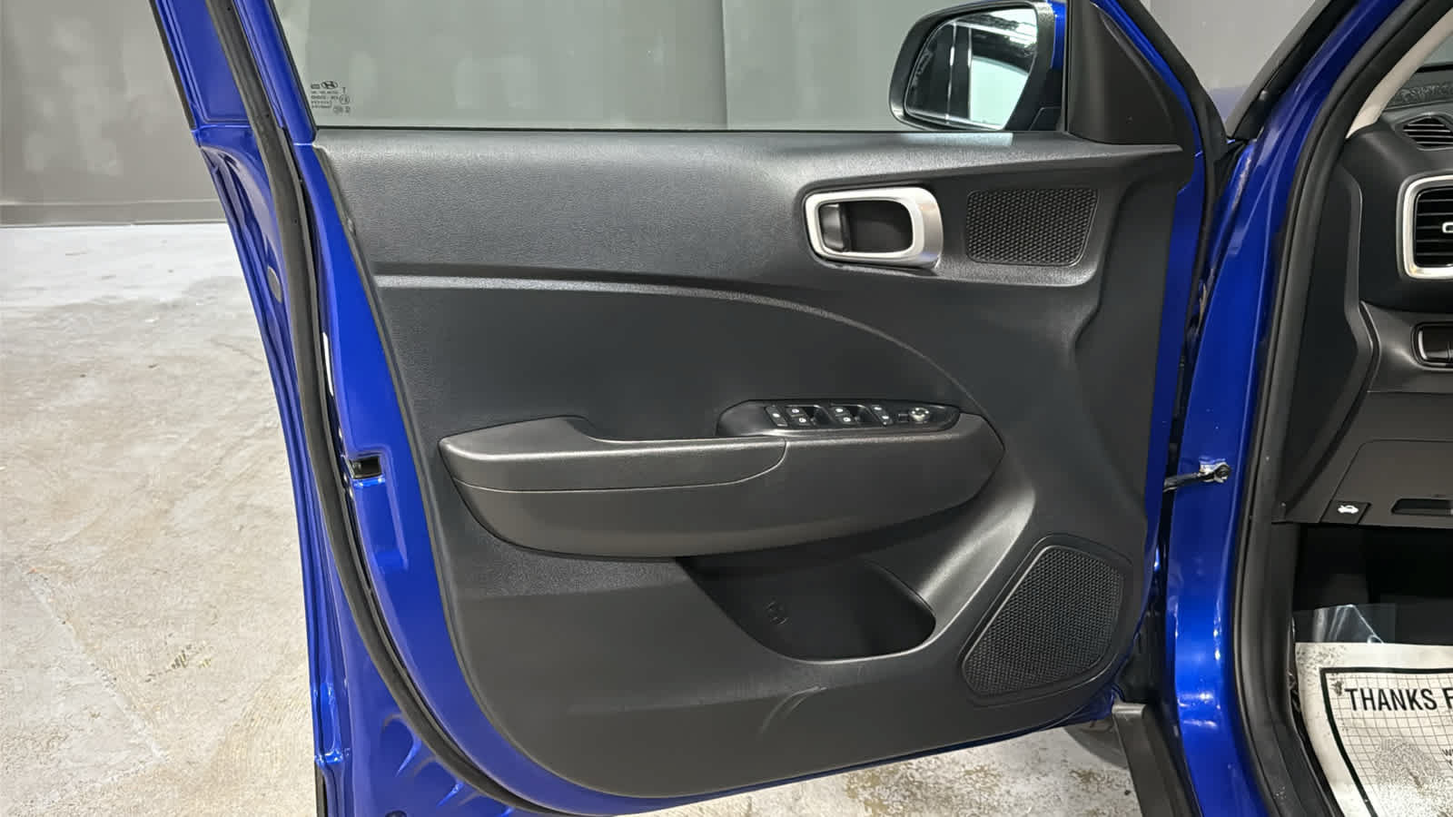 Used 2023 Hyundai Venue SE FWD image 9