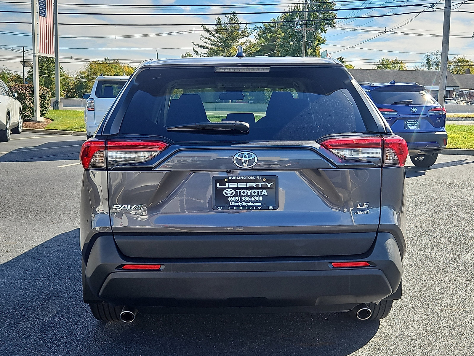 Used 2024 Toyota RAV4 LE AWD/4WD image 5