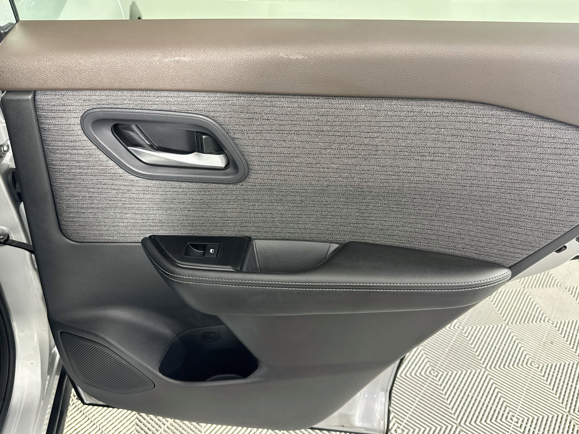 Used 2023 Nissan Rogue SV FWD image 26