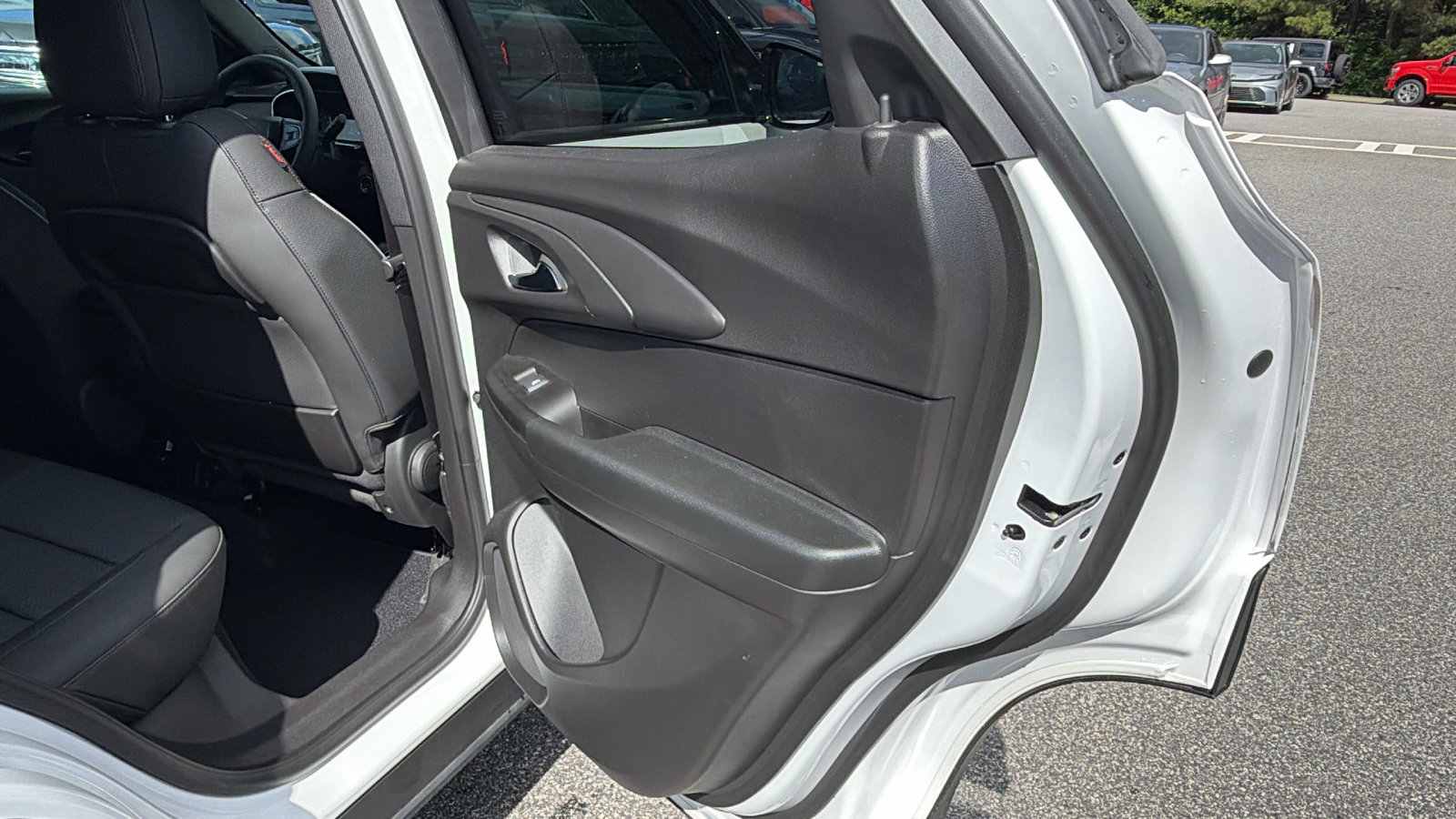 Used 2023 Chevrolet TrailBlazer RS w/ Sun and Liftgate Package FWD image 21