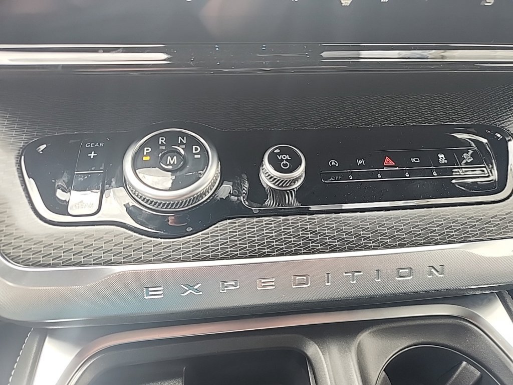 New 2026 Ford Expedition Max Platinum w/ Stealth Appearance Package AWD/4WD image 16