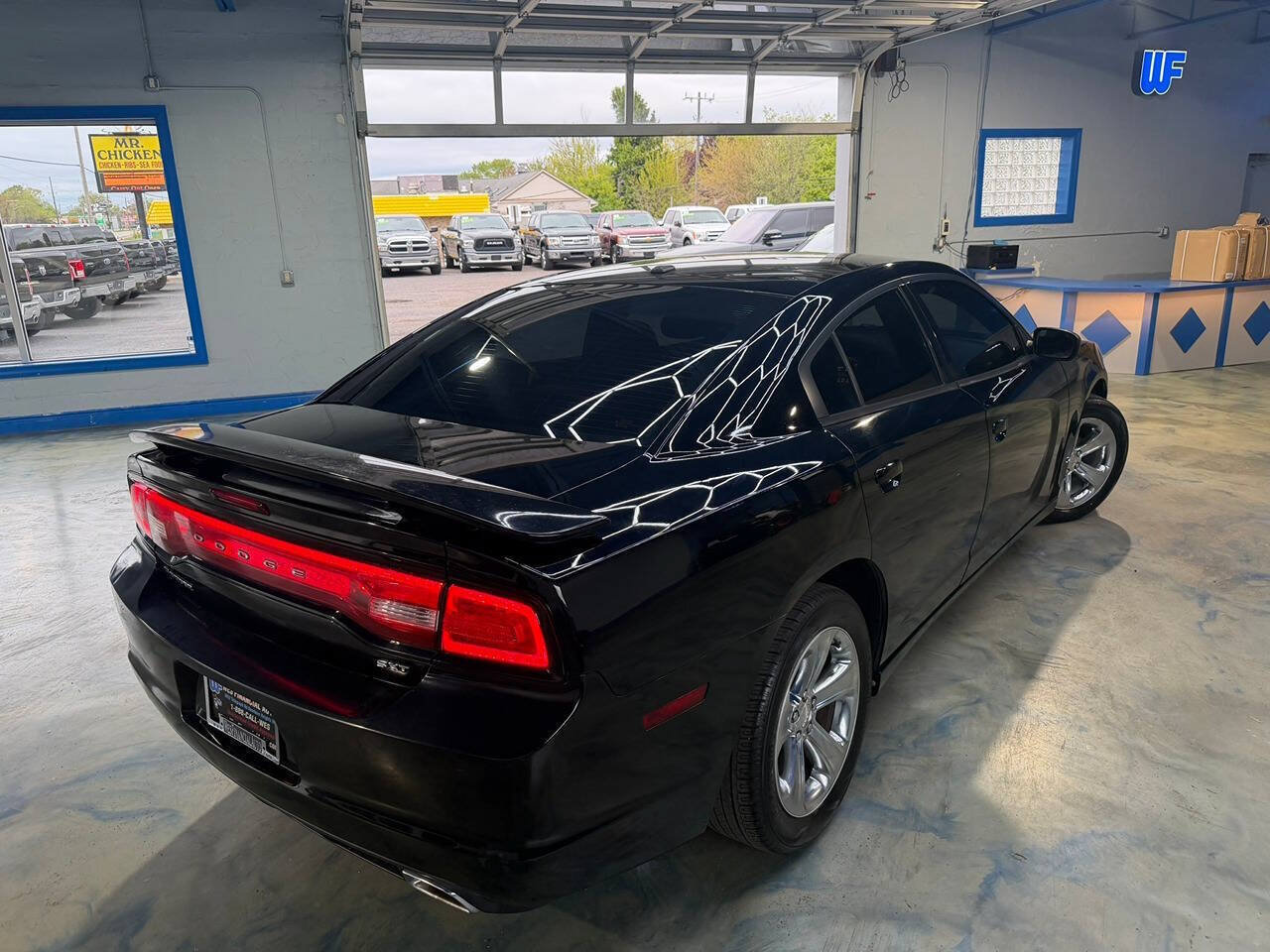 Used 2014 Dodge Charger SXT RWD image 11