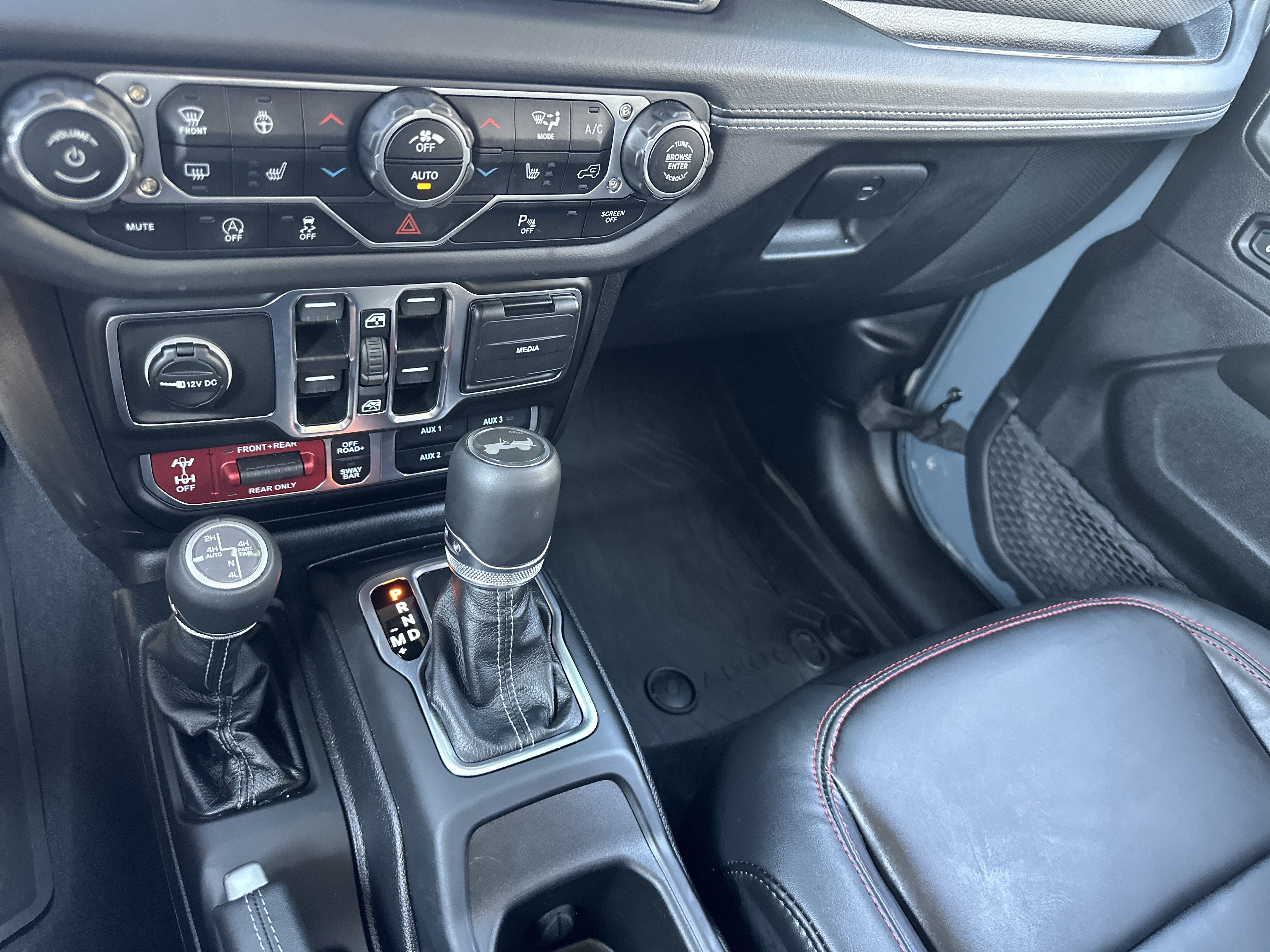 Used 2025 Jeep Wrangler Unlimited Rubicon AWD/4WD image 19