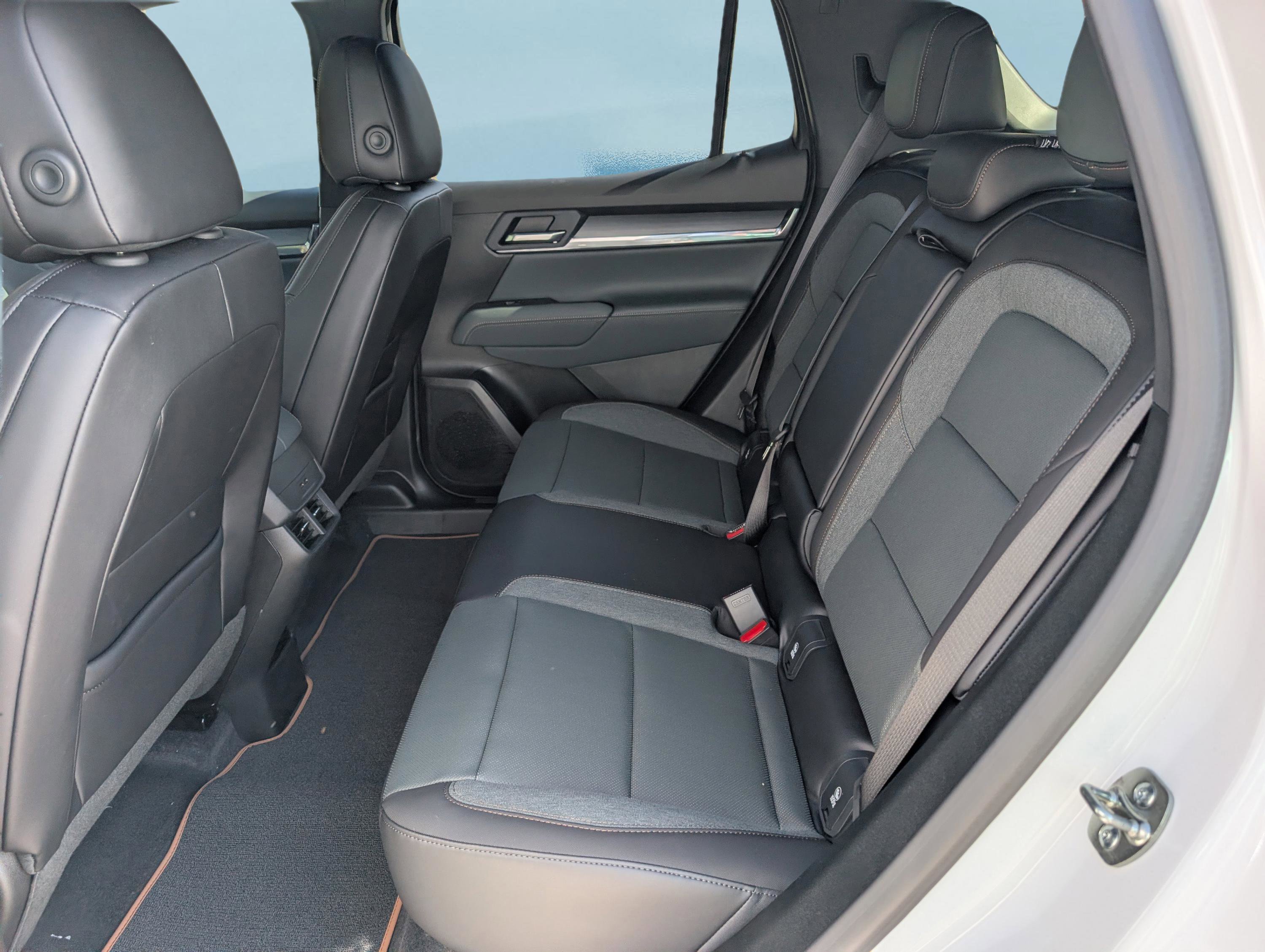 New 2026 GMC Terrain AT4 w/ Technology Package II AWD/4WD image 14